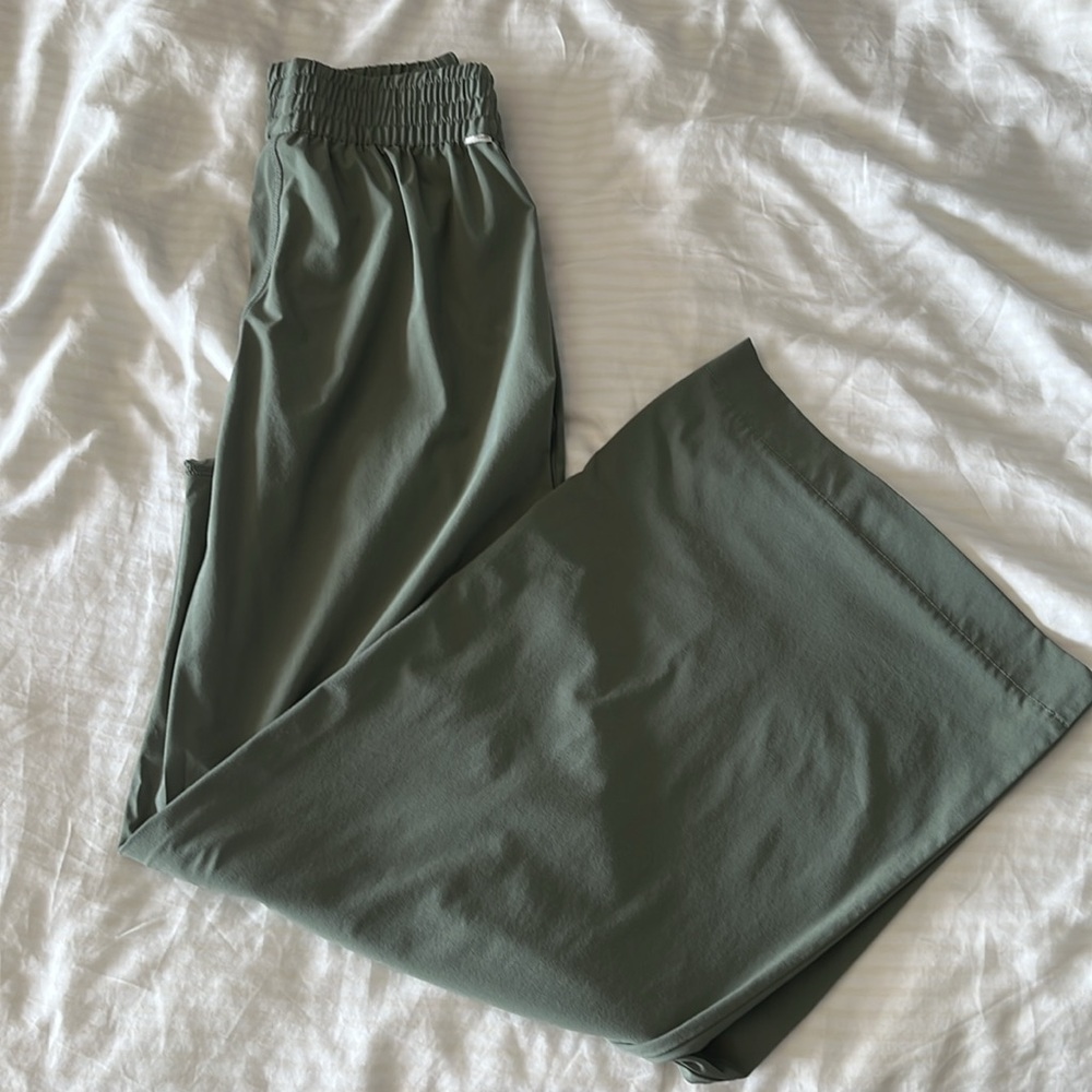 Vuori villa wide leg pants size xs